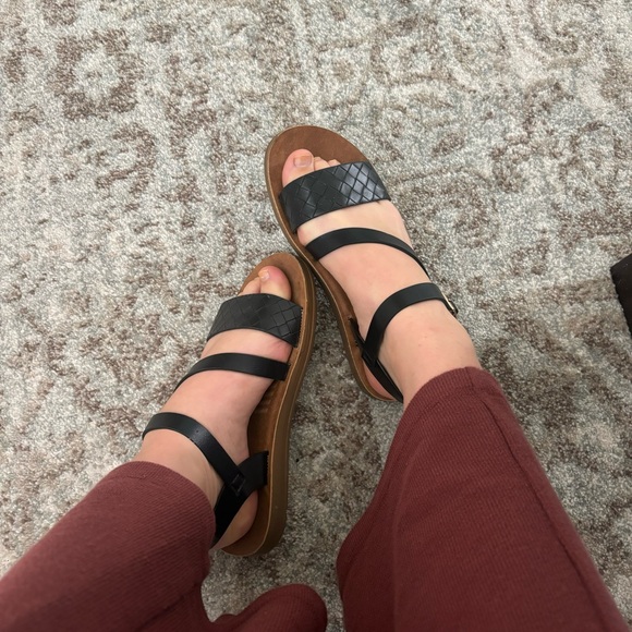 Sandals - Picture 2 of 4